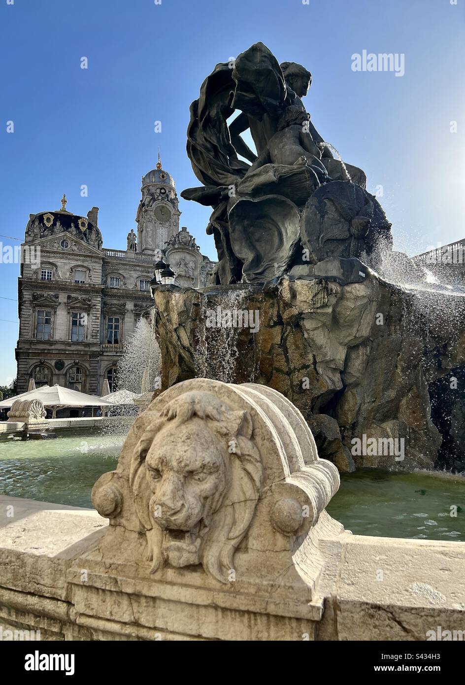 Cabeza decorativa de Lyon Fontaine Bartholdi - Lyon, Francia Foto de stock