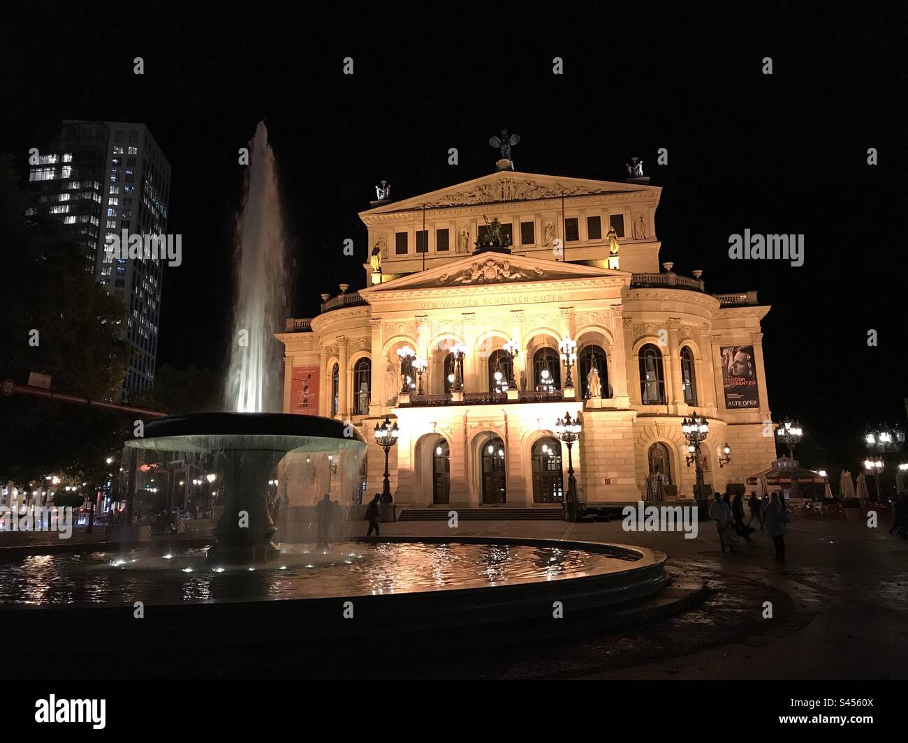 Frankfurt am Main Alte Oper por la noche Foto de stock