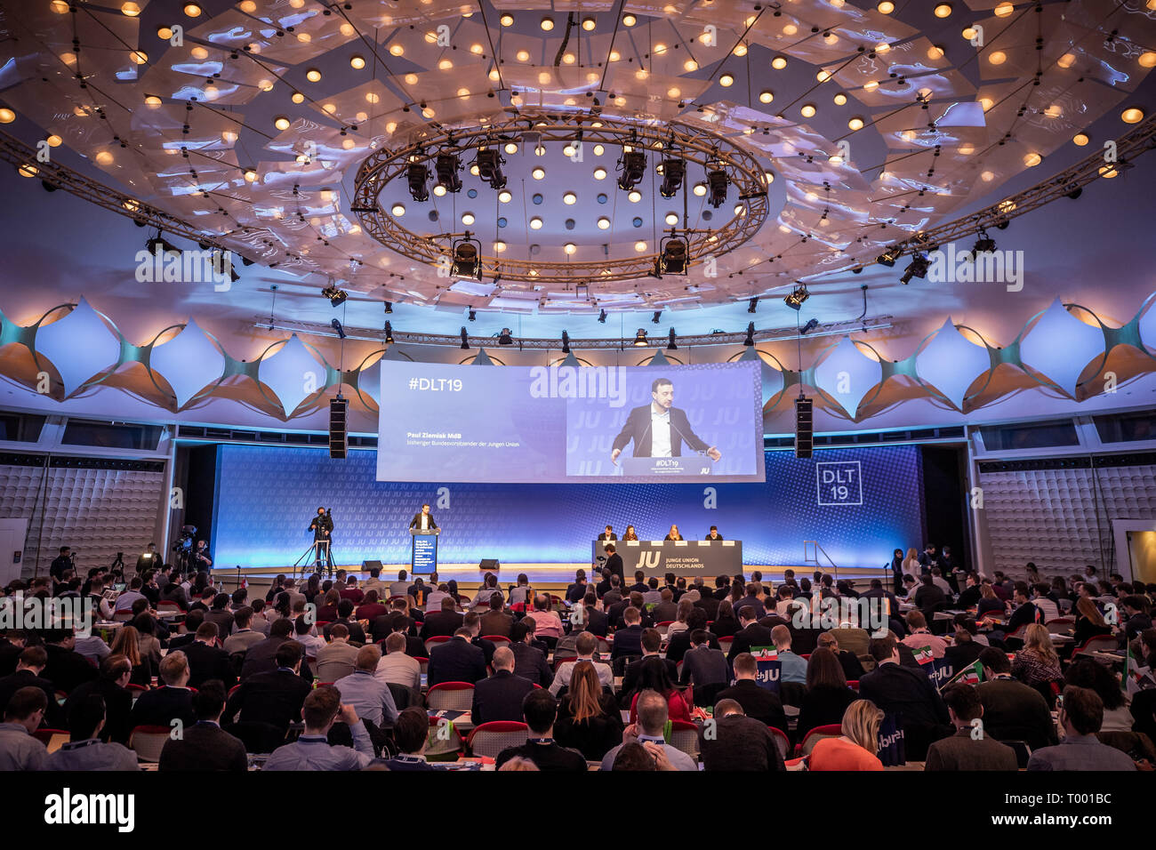 Berlín, Alemania. 16 Mar, 2019. Pablo Ziemiak, Secretario General de la CDU, habla en la extraordinaria Alemania Día de la joven europea. Crédito: Michael Kappeler/dpa/Alamy Live News Foto de stock