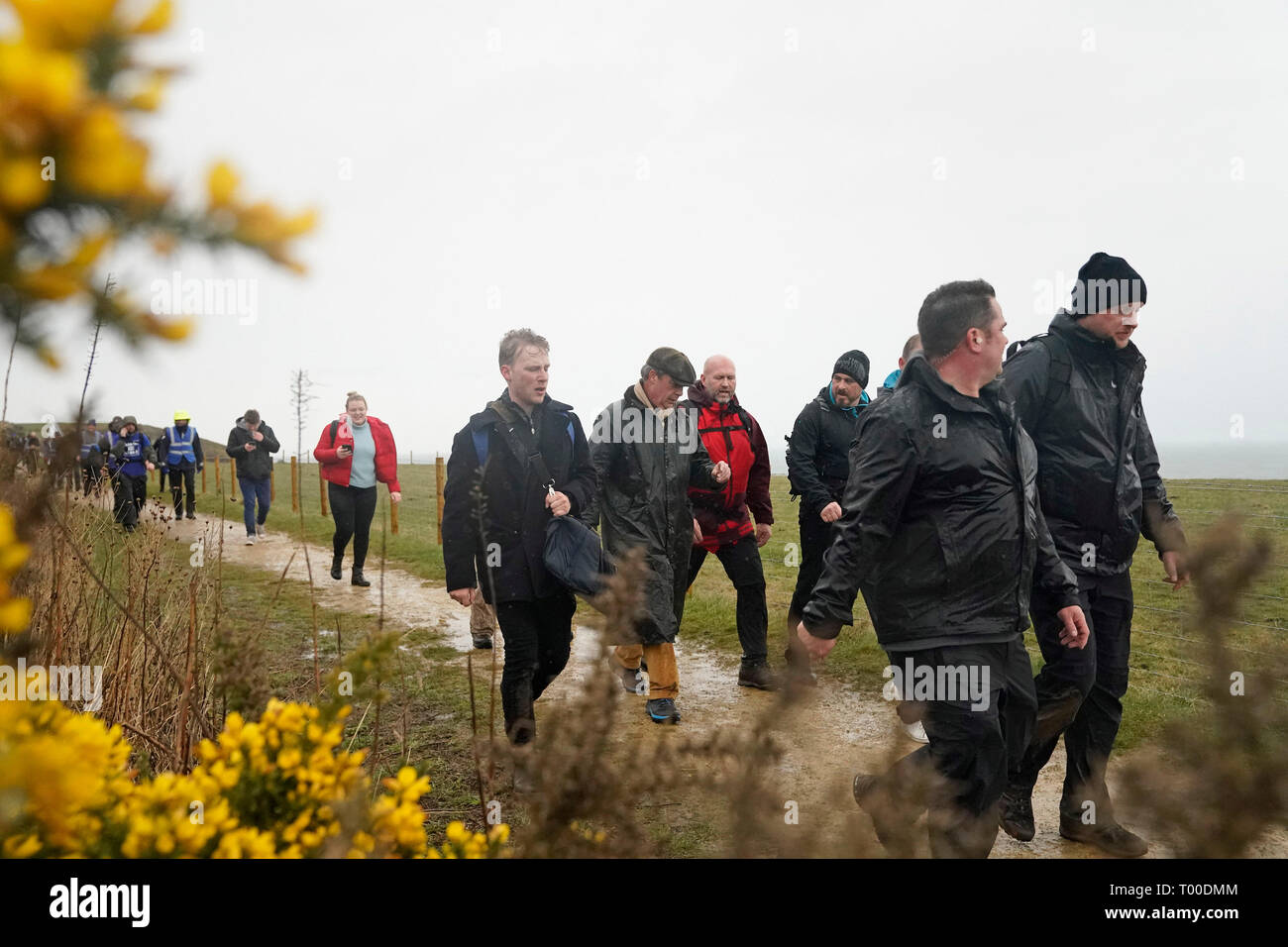 Nigel Farage (centro) en Easington Colliery durante la marcha al salir de protesta que partió de Sunderland el sábado por la mañana, y hará su camino a Londres en un periodo de 14 días, llegando a la capital el 29 de marzo, en un mitin masivo tendrá lugar en la Plaza del Parlamento. Foto de stock