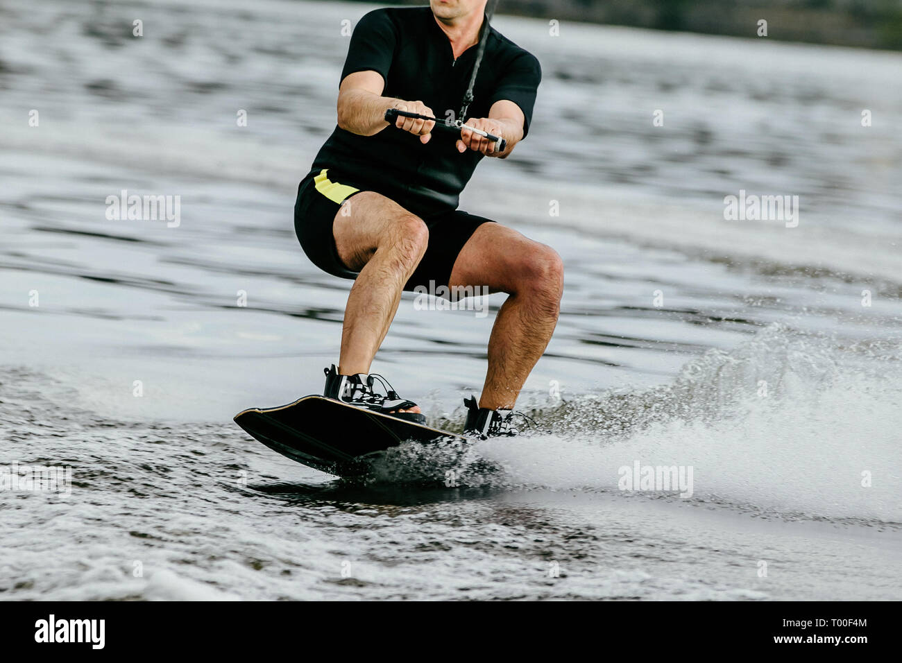 Wakeboard deportes acuáticos en verano, actividades al aire libre Foto de stock