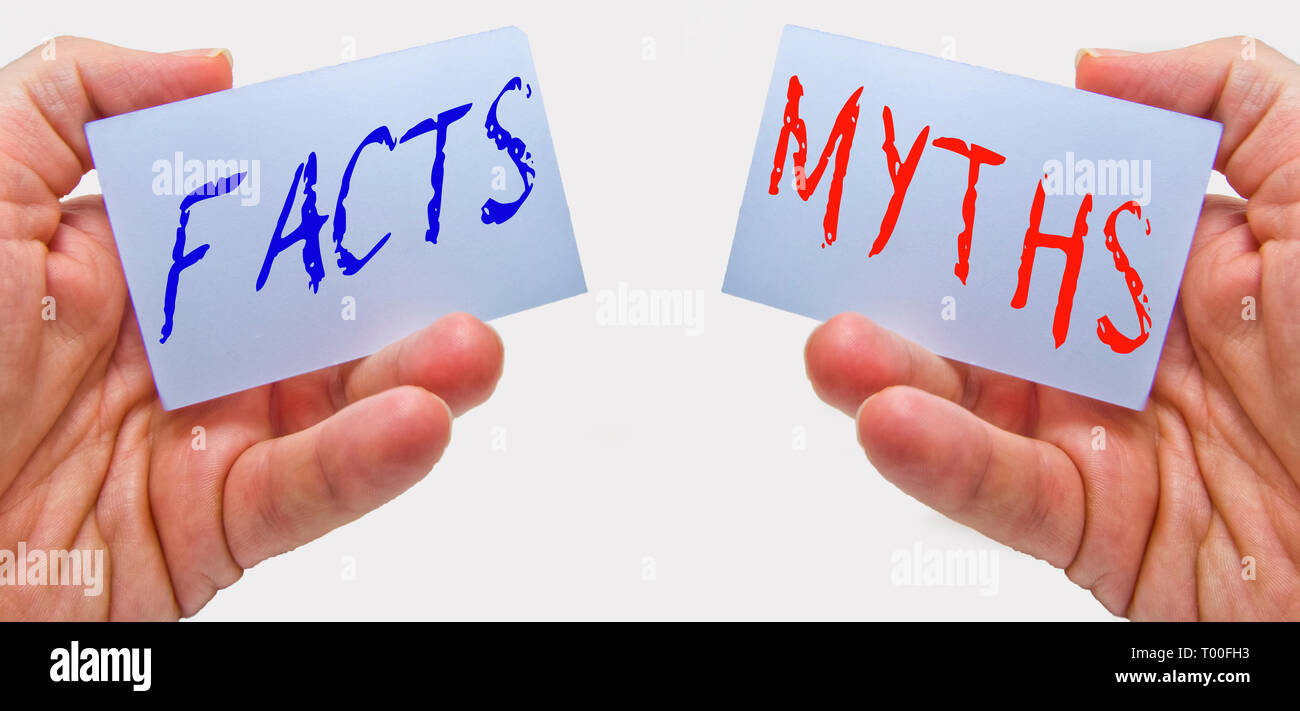 Mitos vs hechos. ¿Qué es real? ¿Qué es falso? Foto de stock