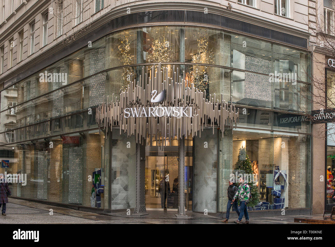 Swarovski joyería en la calle Kartner en Viena, Austria Fotografía de stock  - Alamy