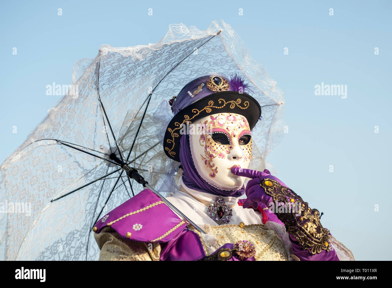 Venecia, Italia - 21 de febrero de 2019: Las máscaras del Carnaval de Venecia 2019 Foto de stock