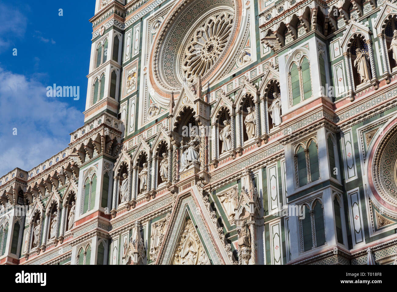 La Catedral de Florencia, oficialmente llamada Catedral de Santa María de la flor, en la Piazza del Duomo, Florencia, Toscana, Italia. Foto de stock