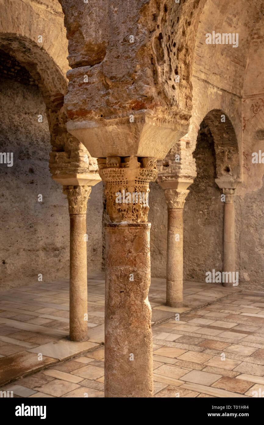 La morisca del siglo 11 Baños árabes de El Bañuelo, Carrera del Darro, Granada, España Foto de stock