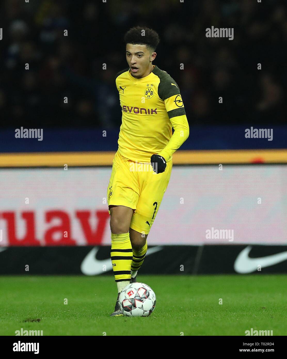 Berlín, Alemania. 16 Mar, 2019.Berlín, Alemania. 16 Mar, 2019. firo: 16.03.2019 Fuvuball, Fútbol: 1. La temporada 2018/2019 de la Bundesliga Hertha BSC Berlin - BVB Borussia Dortmund 2: 3 BVB Jadon Sancho, única acción | Uso de crédito en todo el mundo: dpa/Alamy Live News Crédito: dpa picture alliance/Alamy Live News Foto de stock