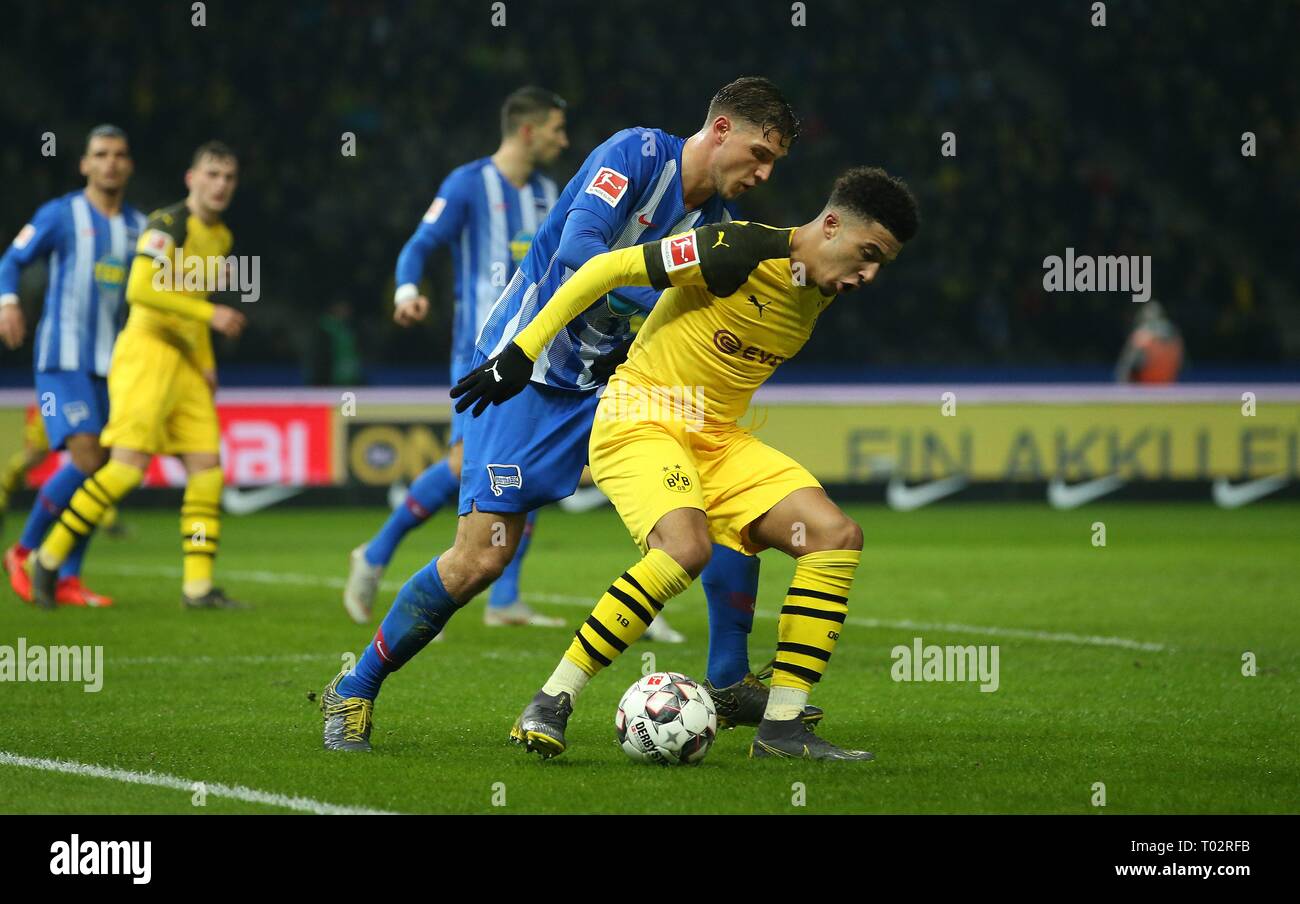 Berlín, Alemania. 16 Mar, 2019.Berlín, Alemania. 16 Mar, 2019. firo: 16.03.2019 Fuertevent, Fútbol: 1. La temporada 2018/2019 de la Bundesliga Hertha BSC Berlin - BVB Borussia Dortmund 2: 3 BVB Jadon Sancho, duelos, el duelo, el Hertha Niklas Stark, | Uso de crédito en todo el mundo: dpa/Alamy Live News Crédito: dpa picture alliance/Alamy Live News Foto de stock