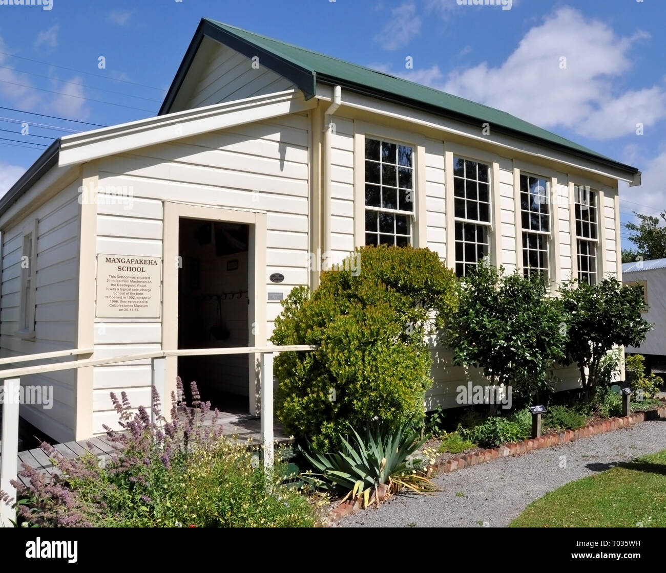 Adoquines Village Museum, Greytown, Nueva Zelanda. El Museo Primeros Pobladores. País Mangapakeha edificio escolar que abrió sus puertas en 1902 trasladó Foto de stock
