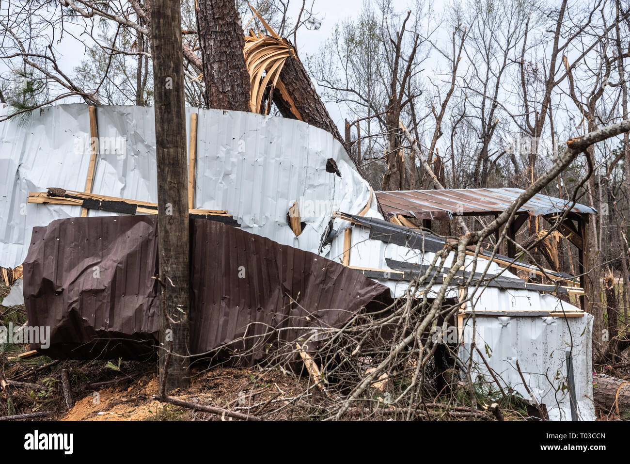 Secuelas del Condado Lee los tornados en Smiths Station, Alabama, el 3 de marzo de 2019. Foto de stock