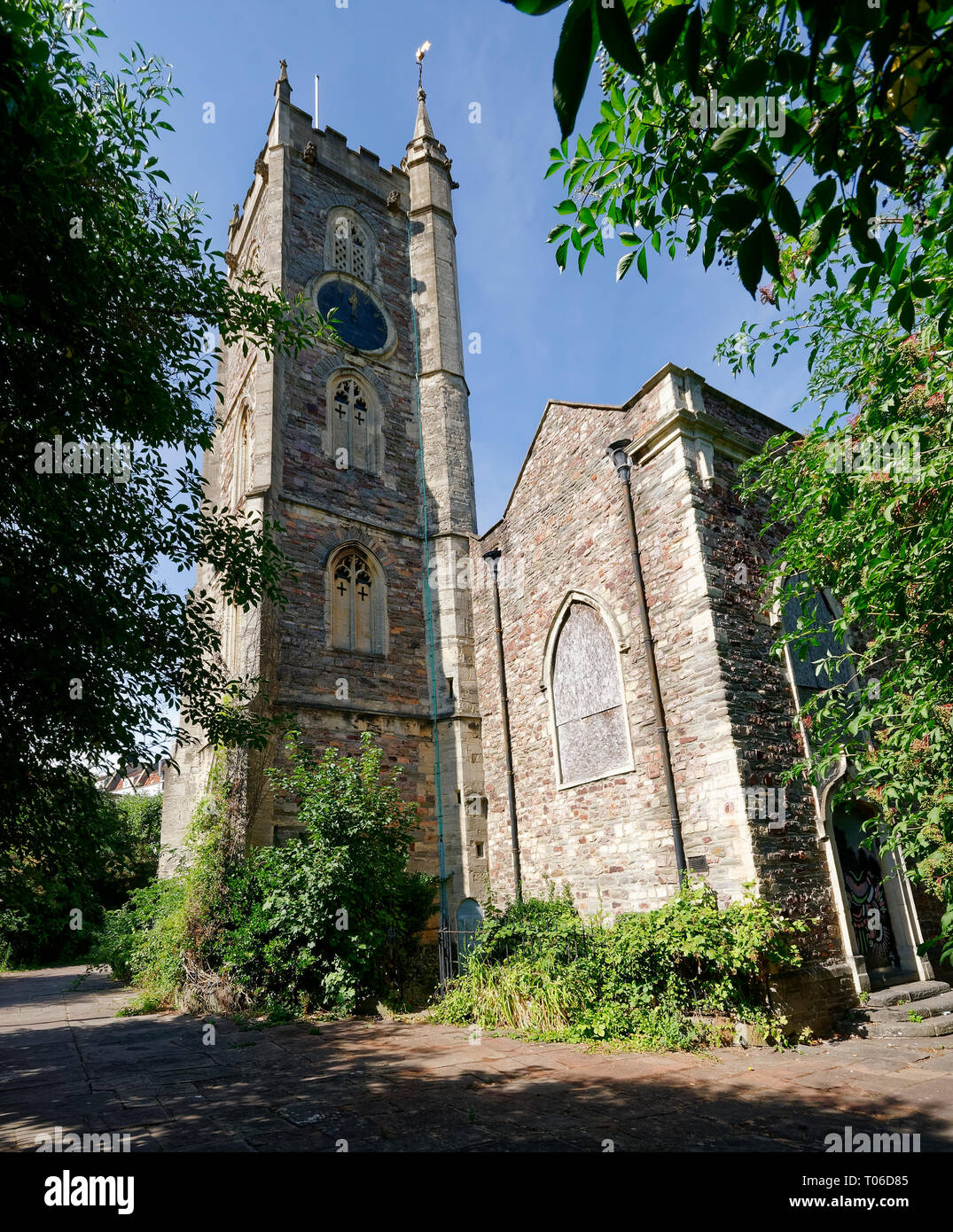 San Miguel en el monte sin Iglesia, St Michael's Hill, Bristol, Reino Unido el Grado II enumeradas, pero cerrada y dañada por un incendio en 2016. Foto de stock