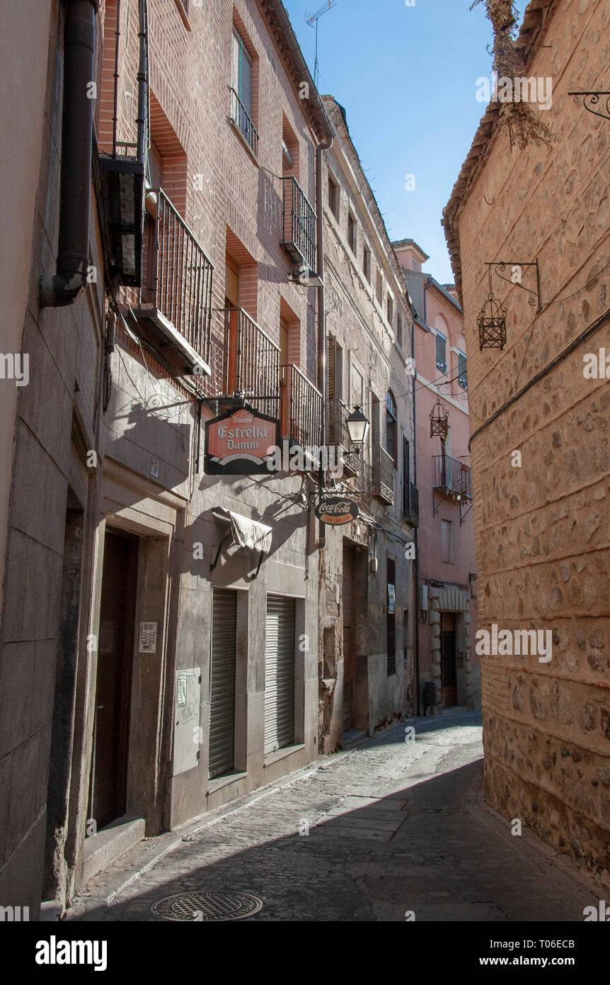 Calles laterales en el casco antiguo de Toledo, España Fotografía de stock  - Alamy