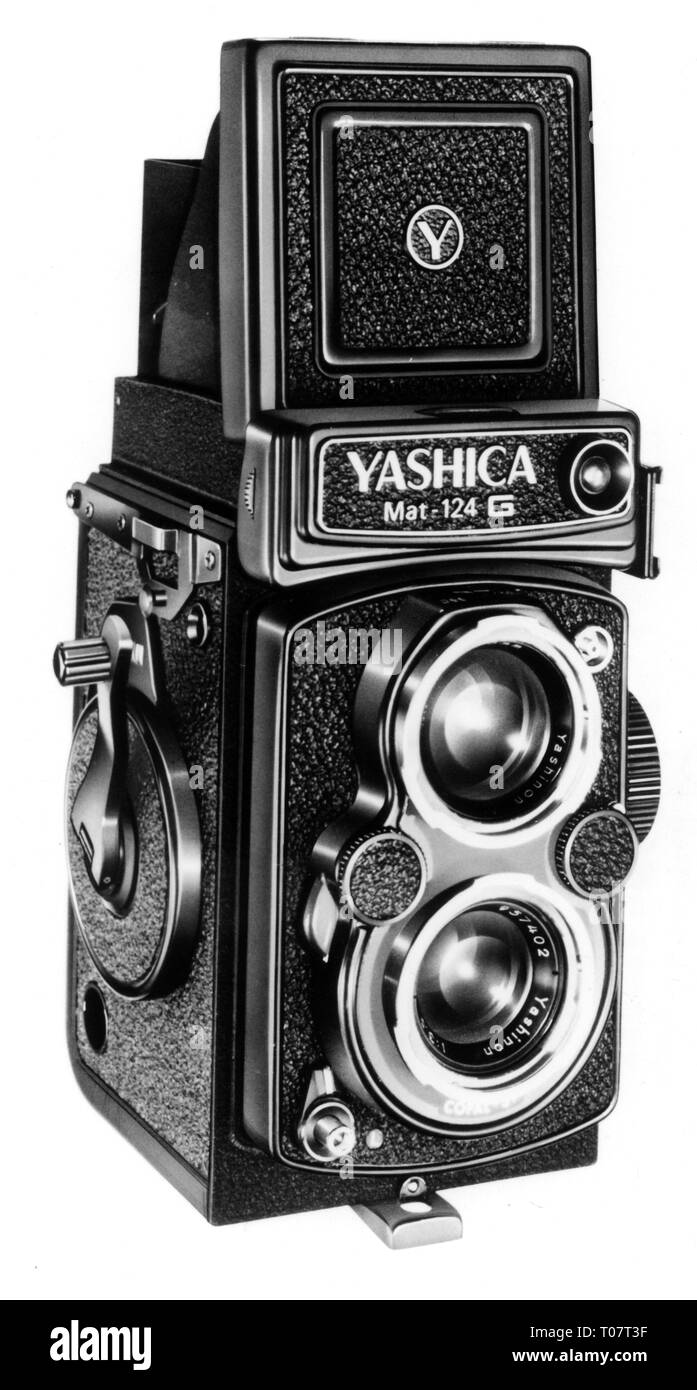 Fotografía, cámaras, cámaras compactas del fabricante japonés Yashica, modelo "124 g", 1970, Additional-Rights-Clearance-Info-Not-Available Foto de stock