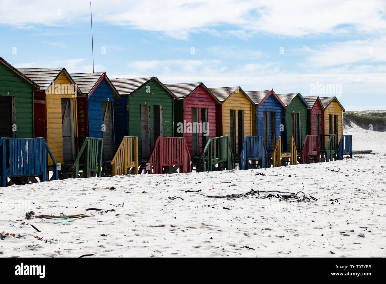 Muizenberg Beach chozas de color Foto de stock