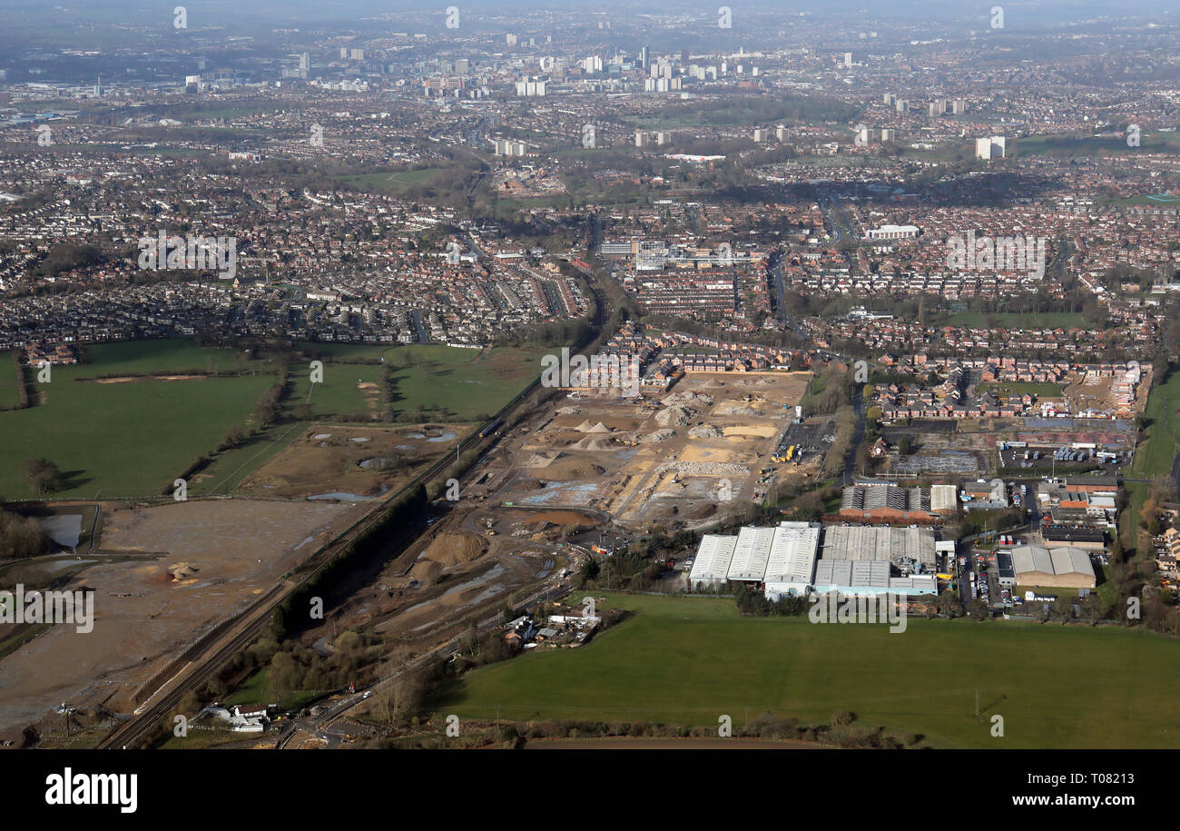 Vista aérea de la borrada ex fábrica de tanques Vickers" Challenger sitio en Cross Gates Leeds, West Yorkshire, Reino Unido Foto de stock