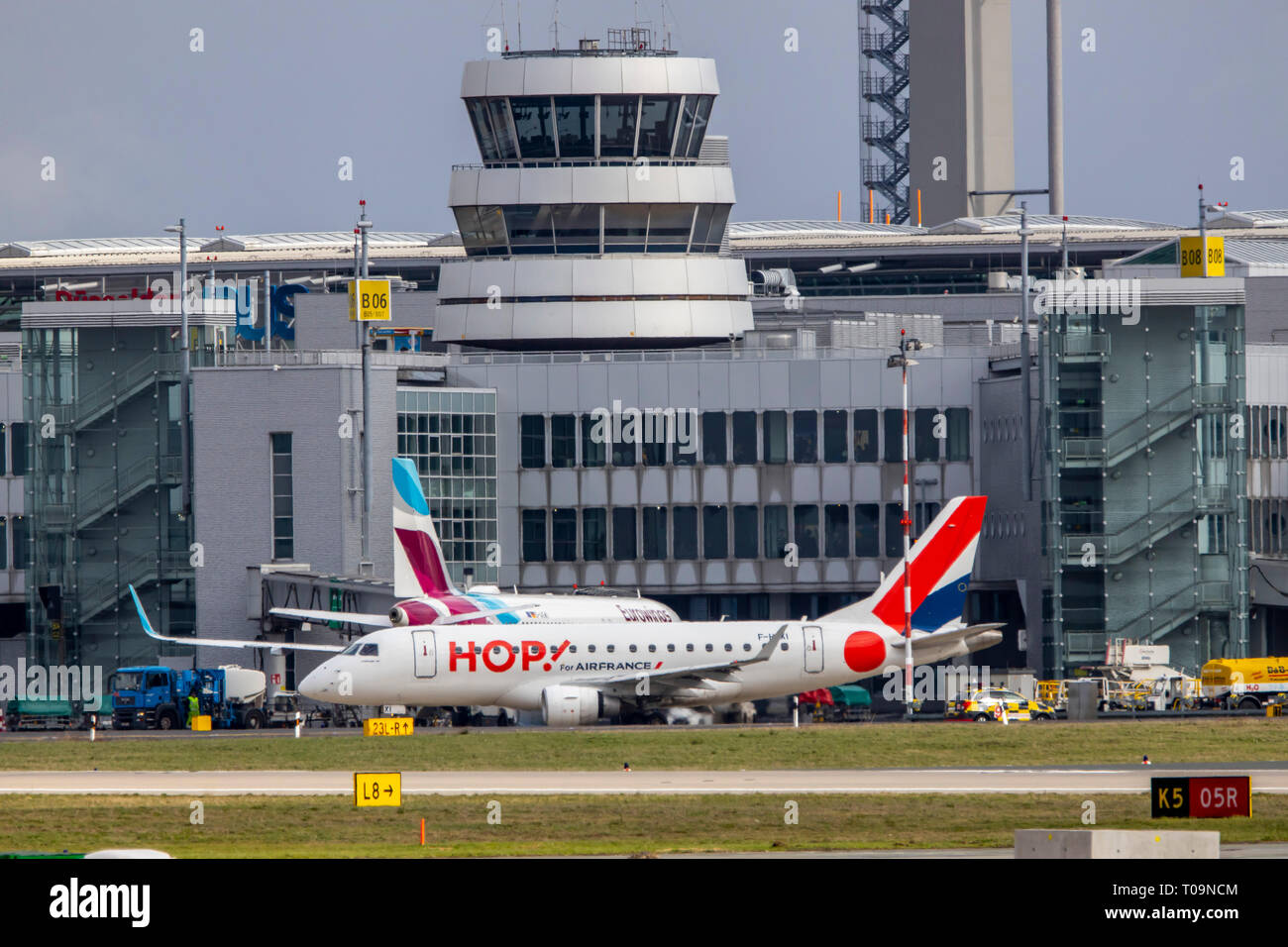 El Aeropuerto Internacional de Dusseldorf, DHE, Air France, HOP, la Torre de Control del Tráfico Aéreo, Foto de stock