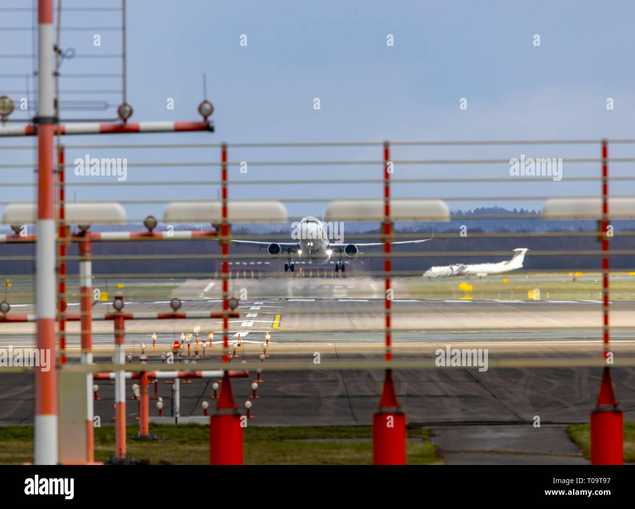 El Aeropuerto Internacional de Dusseldorf, DHE, pista, Foto de stock
