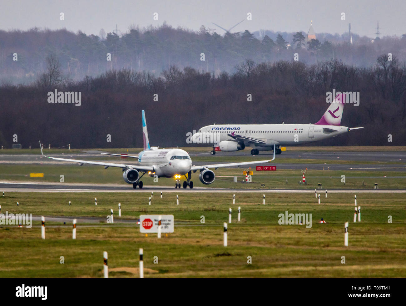 El Aeropuerto Internacional de Dusseldorf, Eurowings Airbus lanza Freebird, Foto de stock