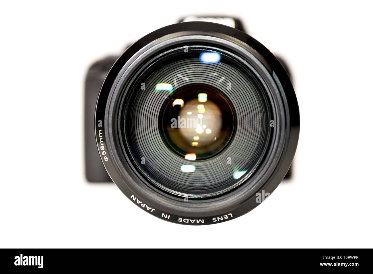Un primerísimo plano de una lente con fuera de foco el cuerpo de la cámara  Fotografía de stock - Alamy