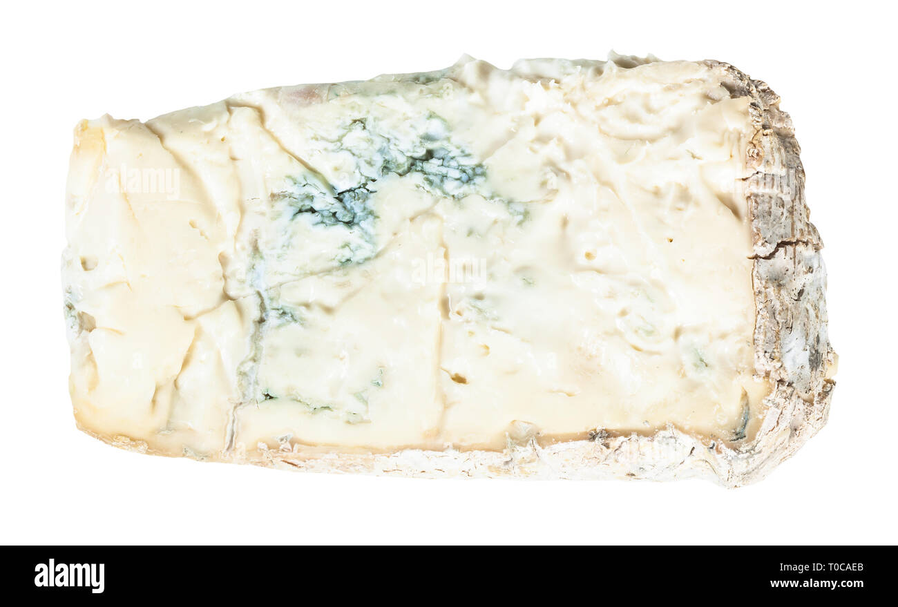 Vista superior del trozo de Gorgonzola italiano local de queso azul suave aislado sobre fondo blanco. Foto de stock