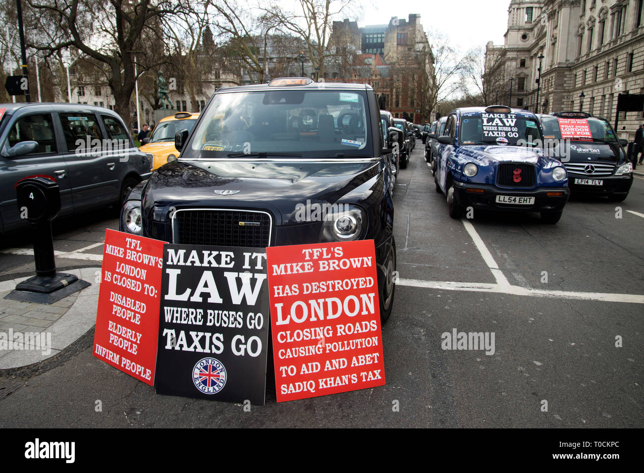 Westminster 18 de marzo de 2019. Los taxistas huelga como se cambian las normas de tráfico en favor de los autobuses. Foto de stock