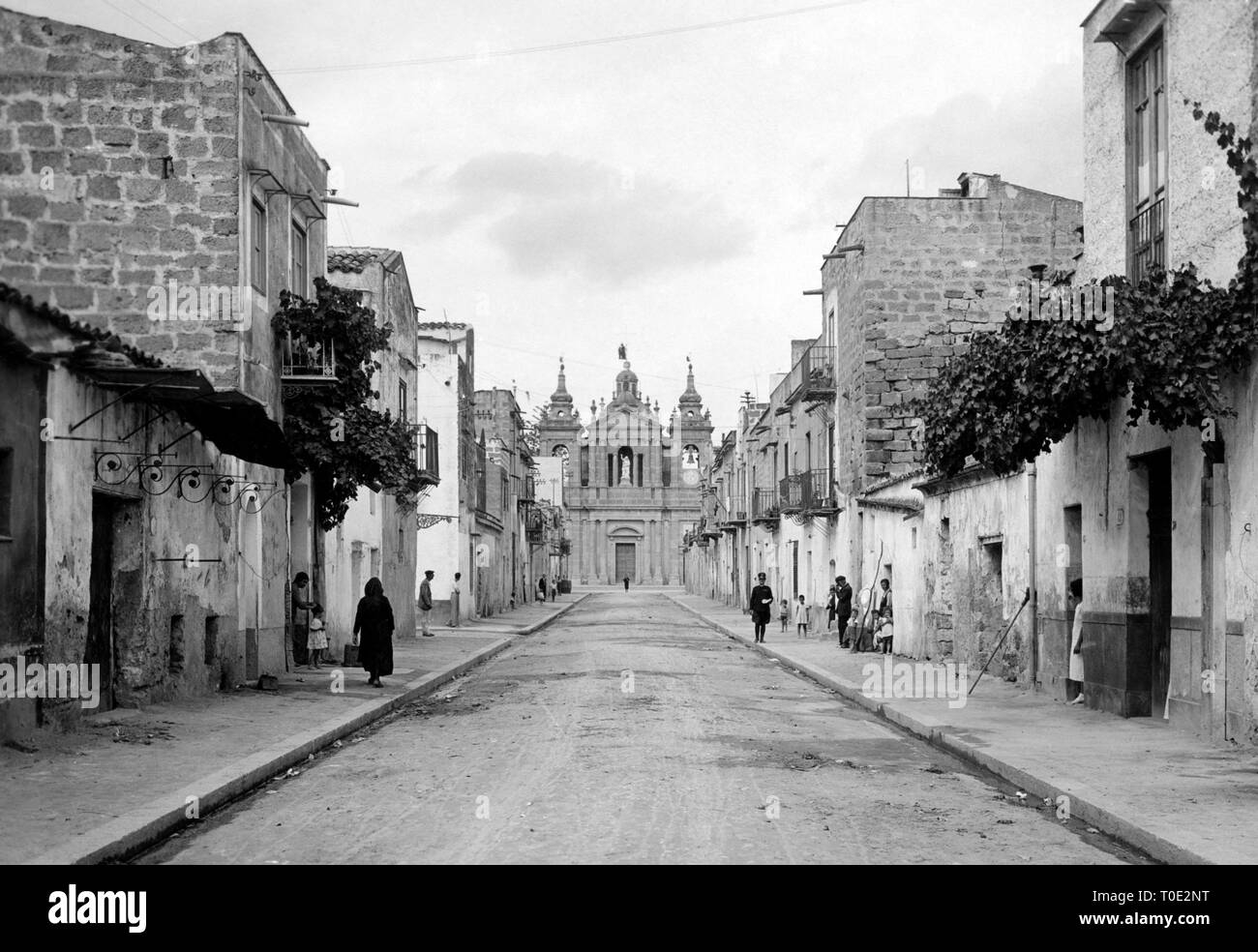 Italia, Sicilia, la calle principal de Santa Flavia, 1934 Foto de stock