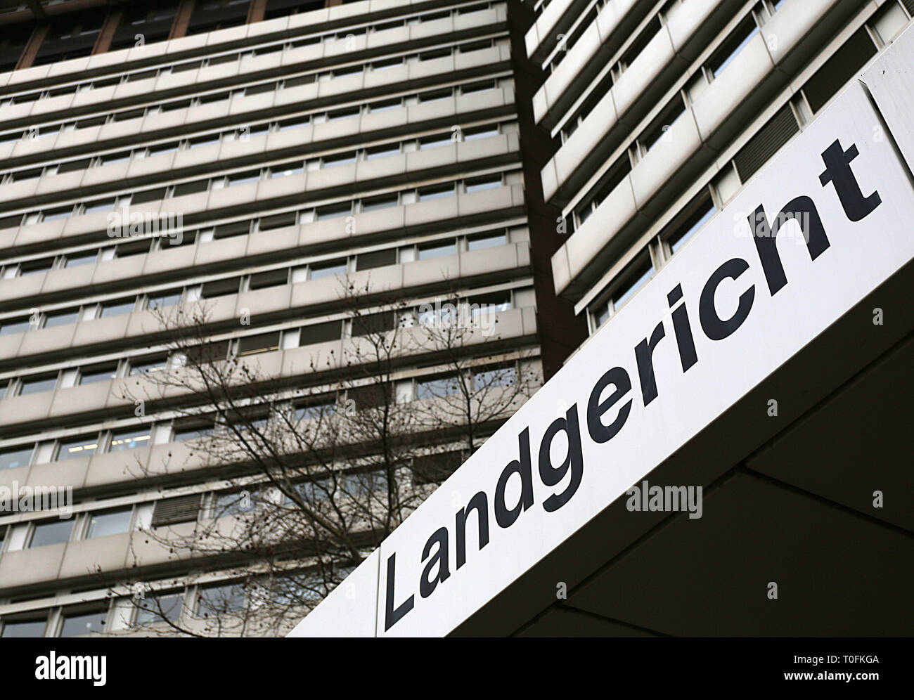 20 de marzo de 2019, Renania del Norte-Westfalia, Köln: el asiento del Langericht y Amtsgericht en Colonia. Foto: Oliver Berg/dpa Foto de stock