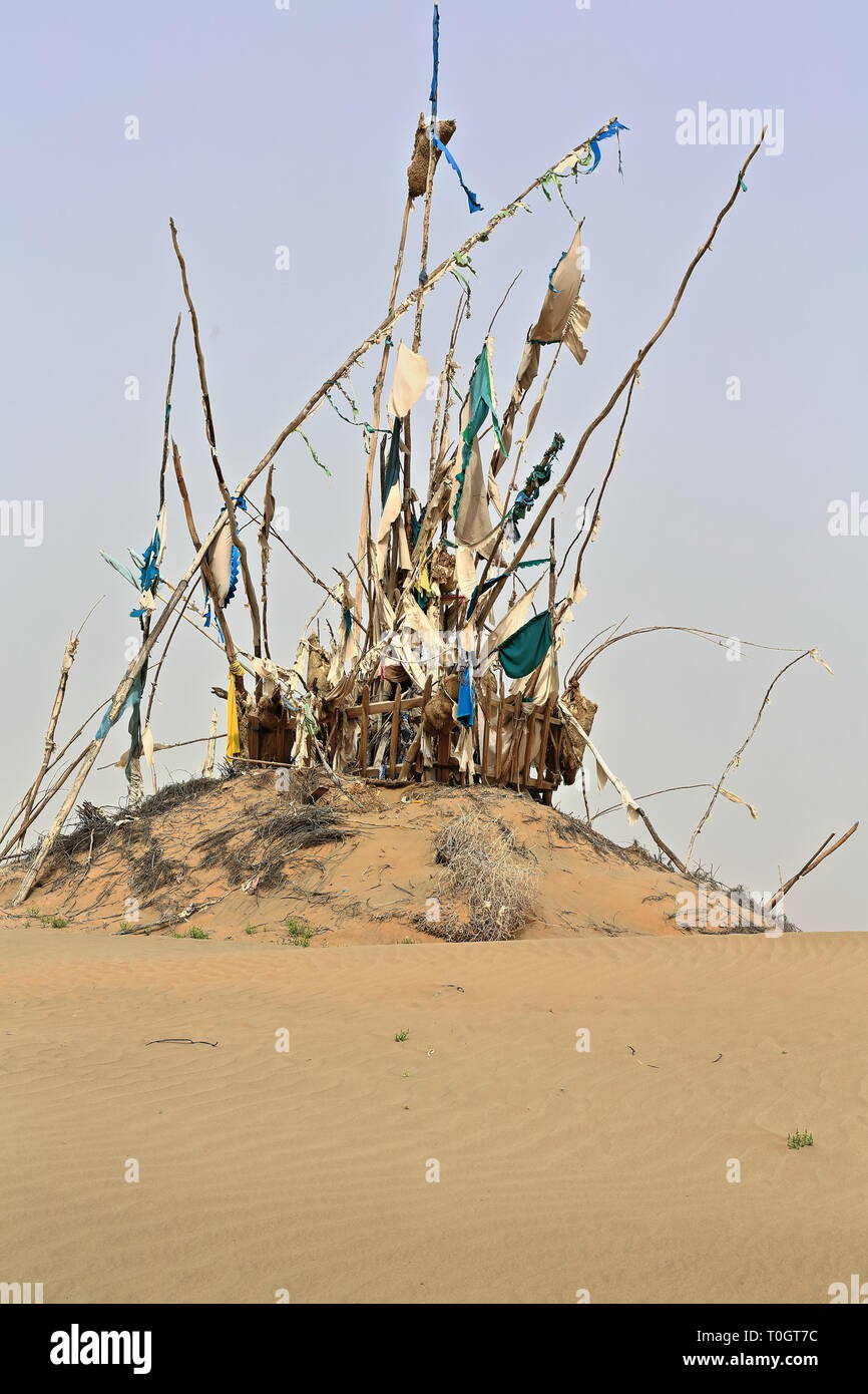 Banderas votivas-entierro Montículo-Imam Asim's mazar o área del mausoleo-Desierto de Taklamakan. Hotan-Xingjiang-China-0047 Foto de stock