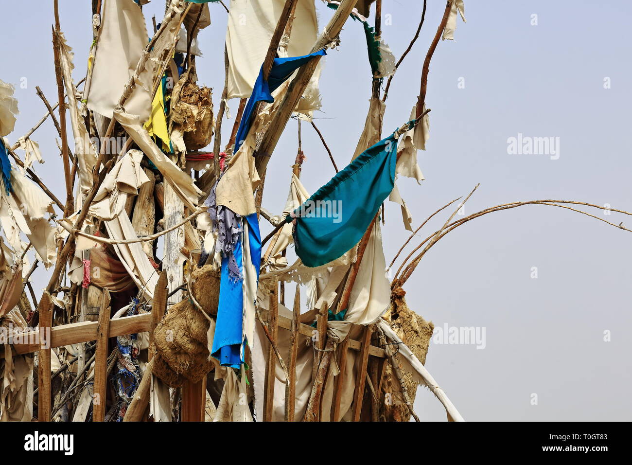 Banderas votivas-entierro Montículo-Imam Asim's mazar o área del mausoleo-Desierto de Taklamakan. Hotan-Xingjiang-China-0050 Foto de stock