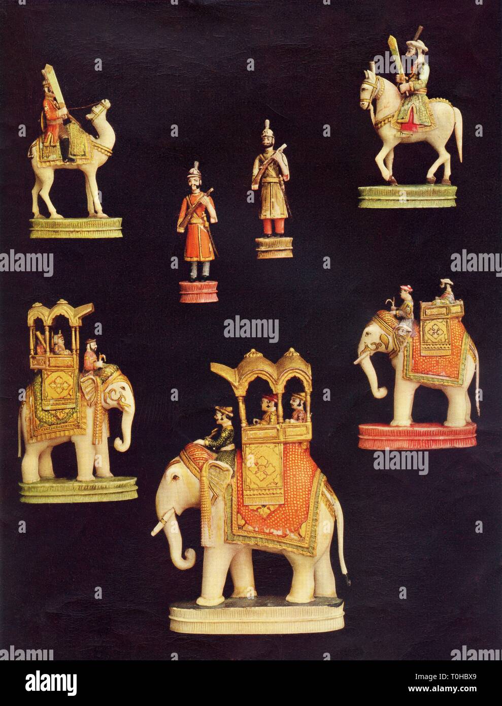 Piezas de ajedrez en marfil tallado y coloreado, Delhi, India, Asia Foto de stock