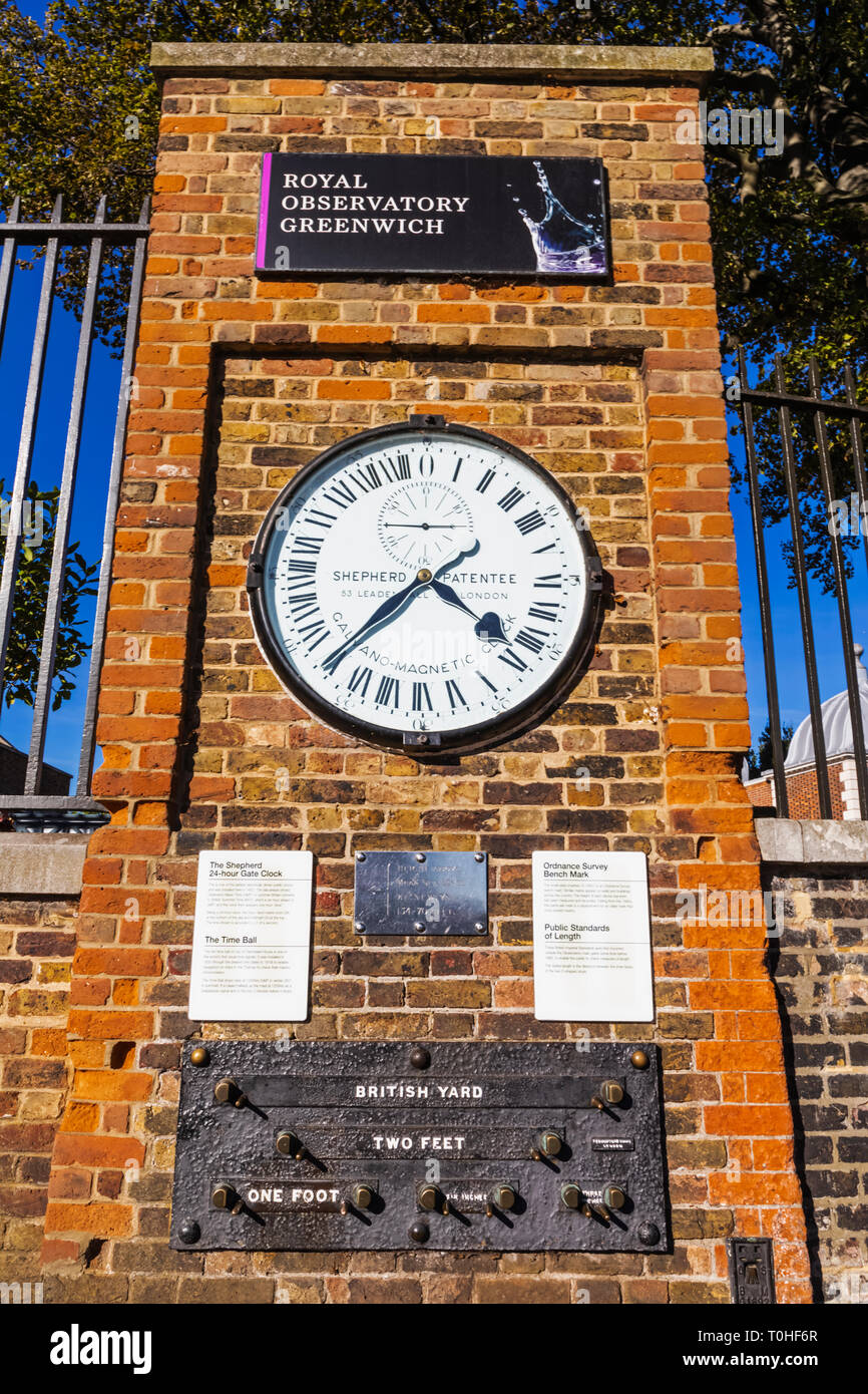 Inglaterra, Londres, Greenwich, el Observatorio Real, el pastor de 24 horas  reloj de compuerta Fotografía de stock - Alamy