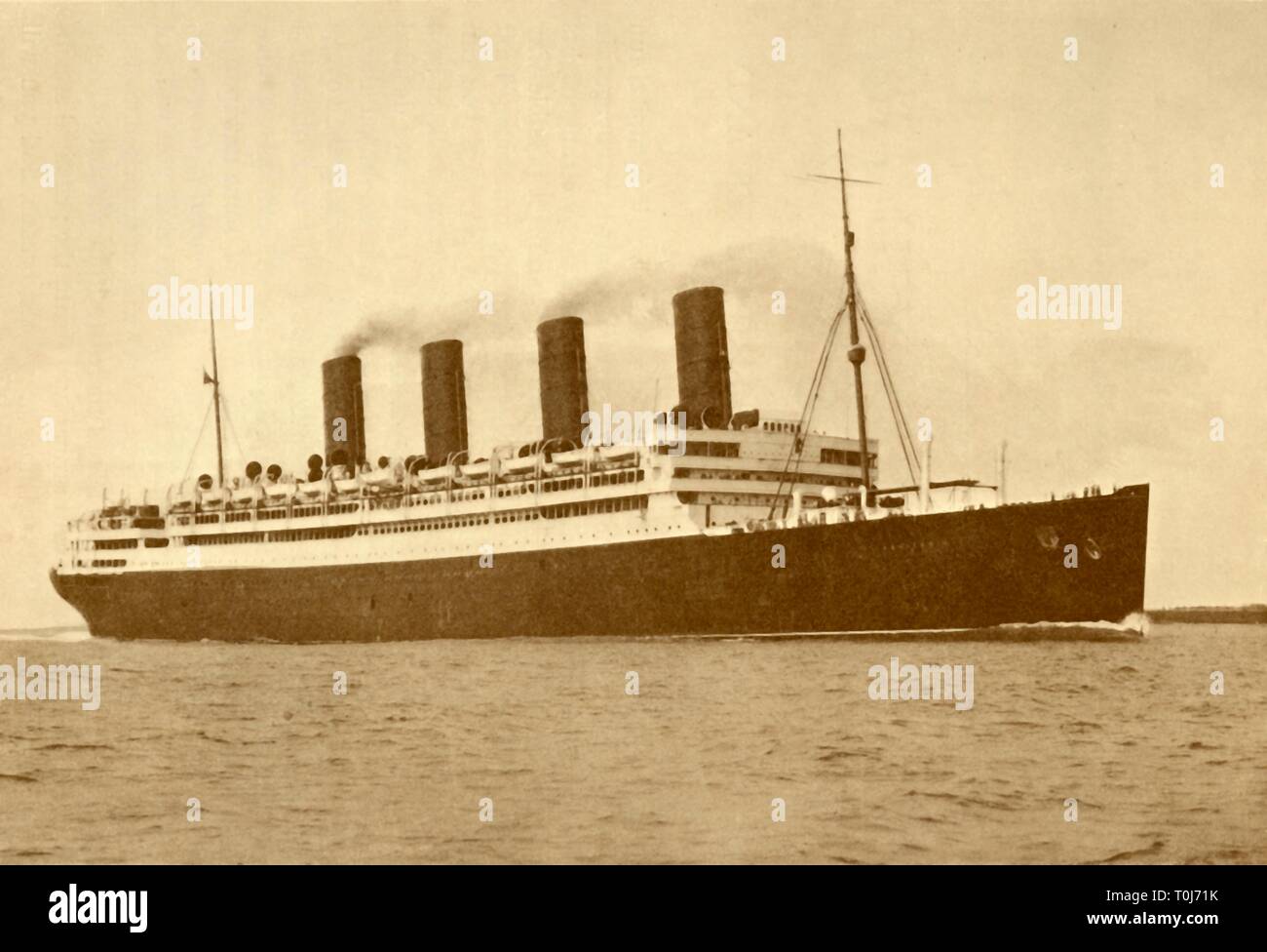 "El 'Aquitania' (Cunard Line), 45,647 toneladas', C1930. Creador: Desconocido. Foto de stock