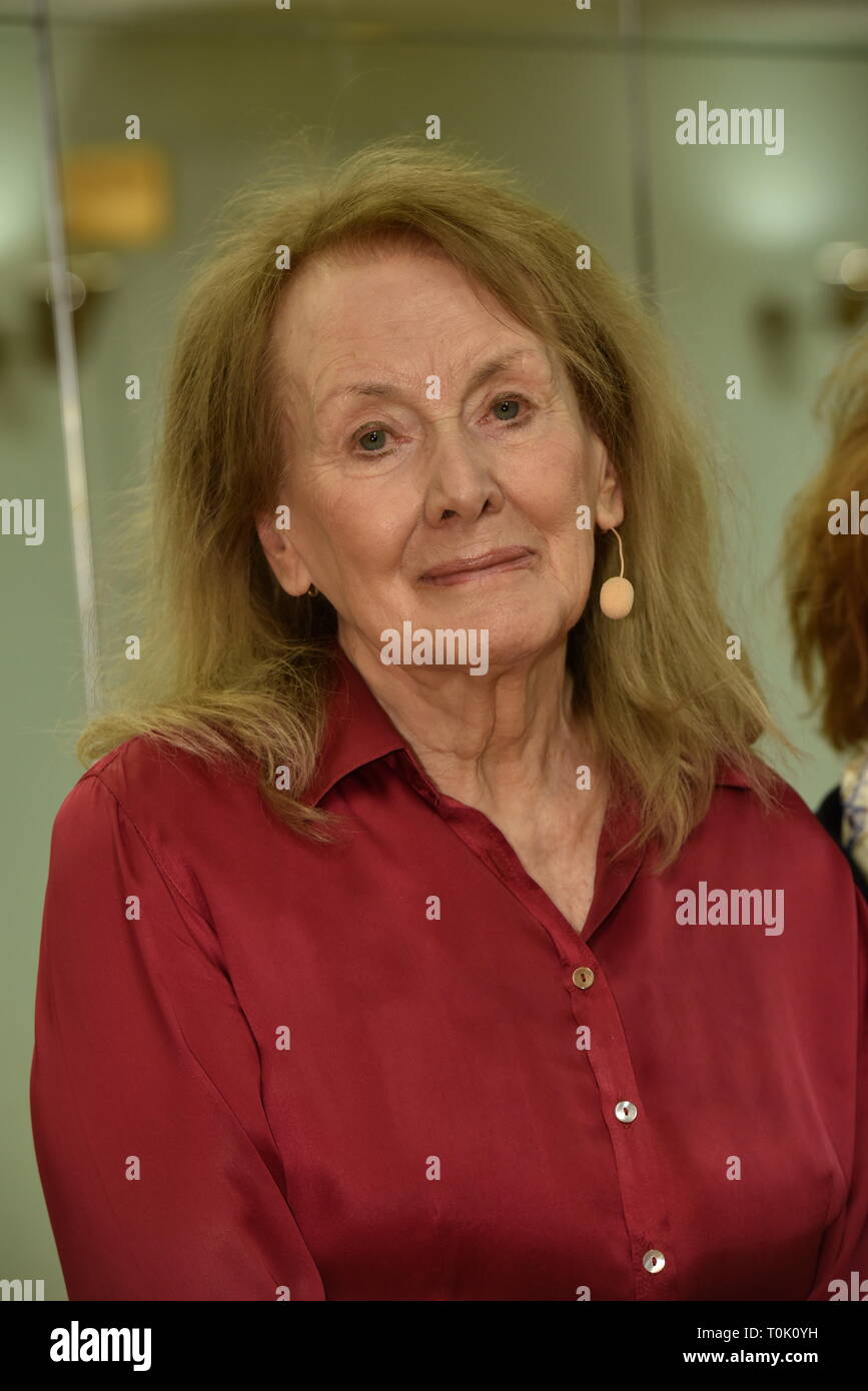 20 de marzo de 2019, Renania del Norte-Westfalia, Köln: El escritor francés Annie Ernaux leerá en la iluminación de la colonia, la fiesta internacional de la literatura, en 20.03.2019 en Colonia. Foto: Horst Galuschka Foto: Horst Galuschka/dpa Foto de stock