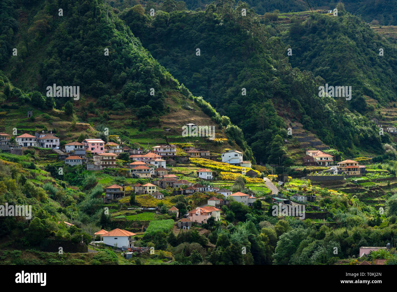 Casa en las colinas alrededor de Bonaventura,Costa Norte de Madeira, Portugal, Europa Foto de stock