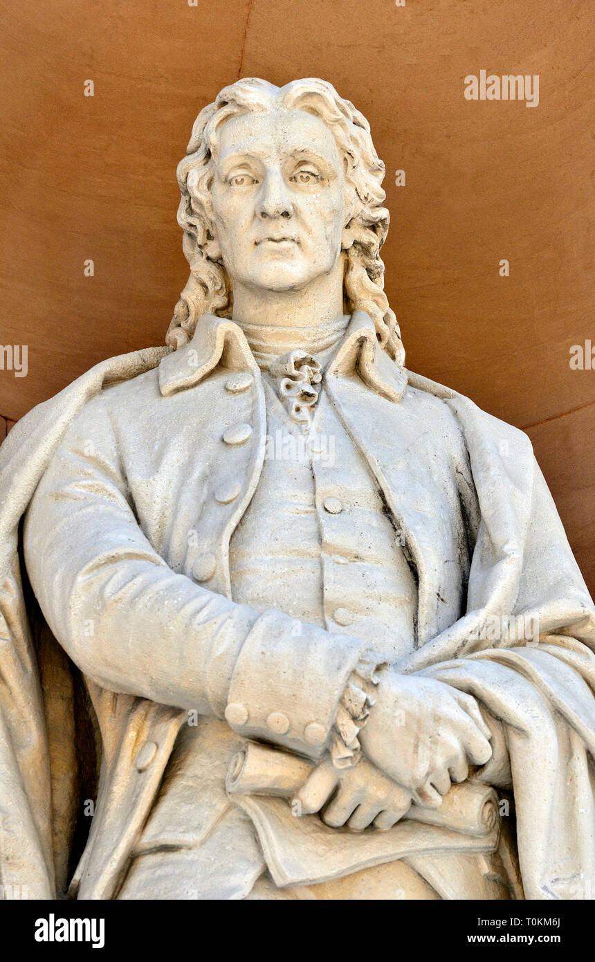 Londres, Inglaterra, Reino Unido. Estatua (por William Theed) en Burlington Gardens fachada de la Real Academia (Burlington House) John Locke. Foto de stock