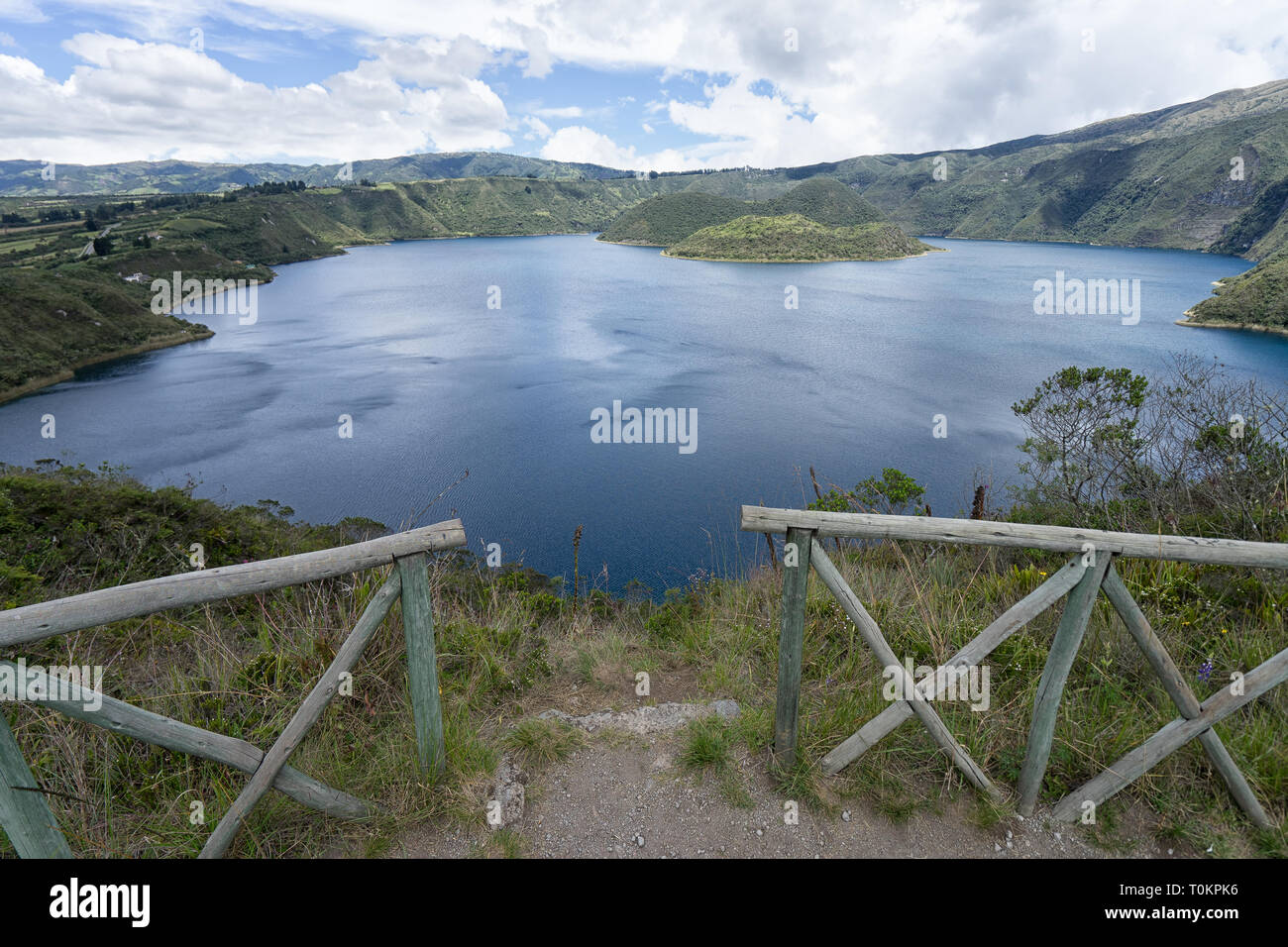 El lago Cuicocha en Ecuador Foto de stock