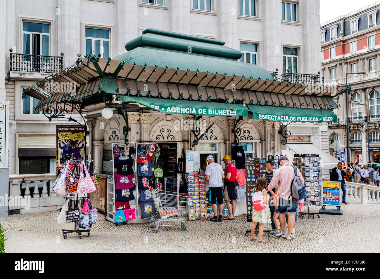 Vista de la icónica quiosco antiguo construido en mampostería y con una