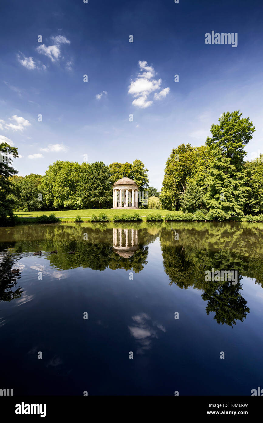 En el Georgengarten Templo Leibniz de Hannover como parte de los jardines Herrenhäuser, Baja Sajonia, Alemania Foto de stock