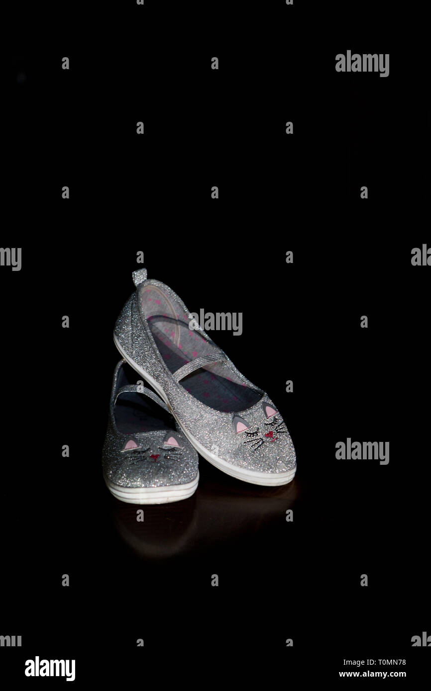 Zapatos de gato fotografías e imágenes de alta resolución - Alamy