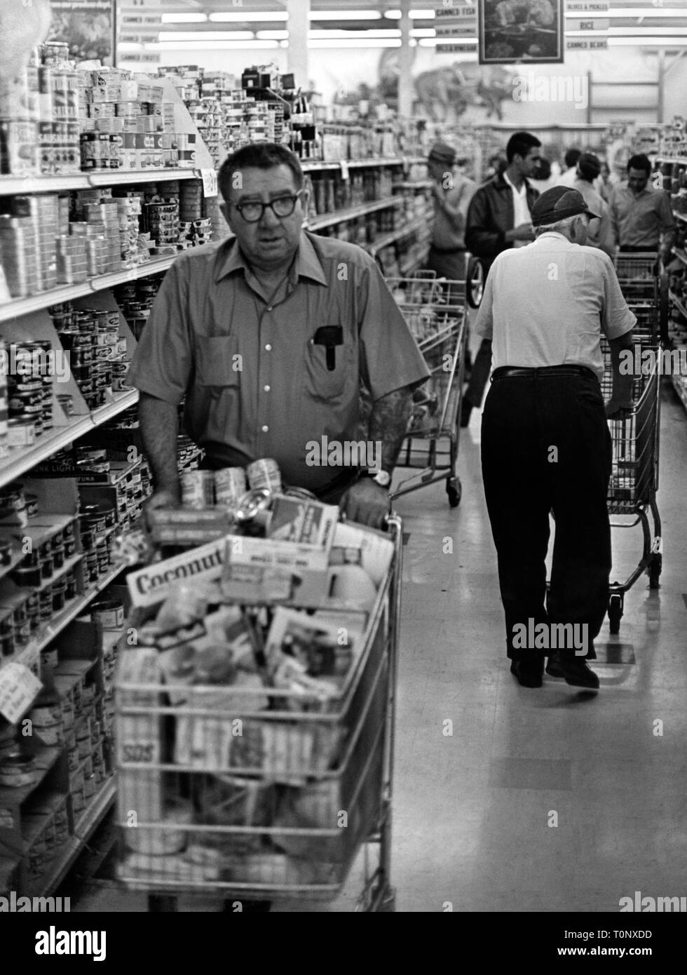 América, dentro de un supermercado, 1970 Foto de stock