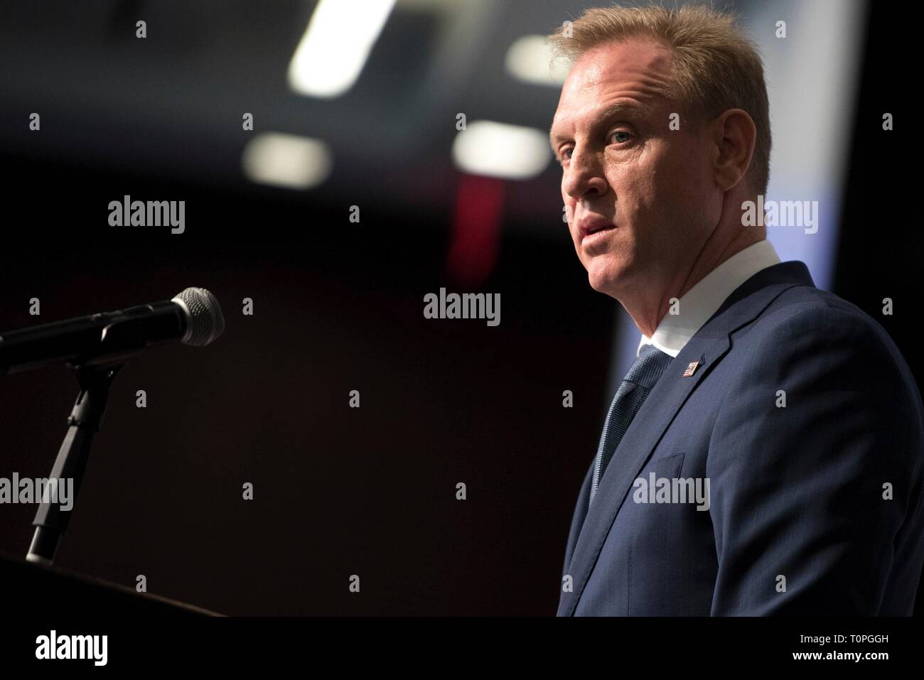 Actuando de secretario de Defensa de Estados Unidos Patrick Shanahan dirige el Centro de Estudios Estratégicos e Internacionales el 20 de marzo de 2019 en Washington, D.C. Shanahan está bajo investigación por el Inspector General del Pentágono para presuntamente propugna abusivamente el nombre de su antiguo empleador, Boeing Corporation. Foto de stock