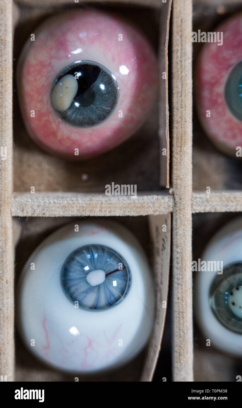 Colección de ojos de vidrio fotografías e imágenes de alta resolución -  Alamy