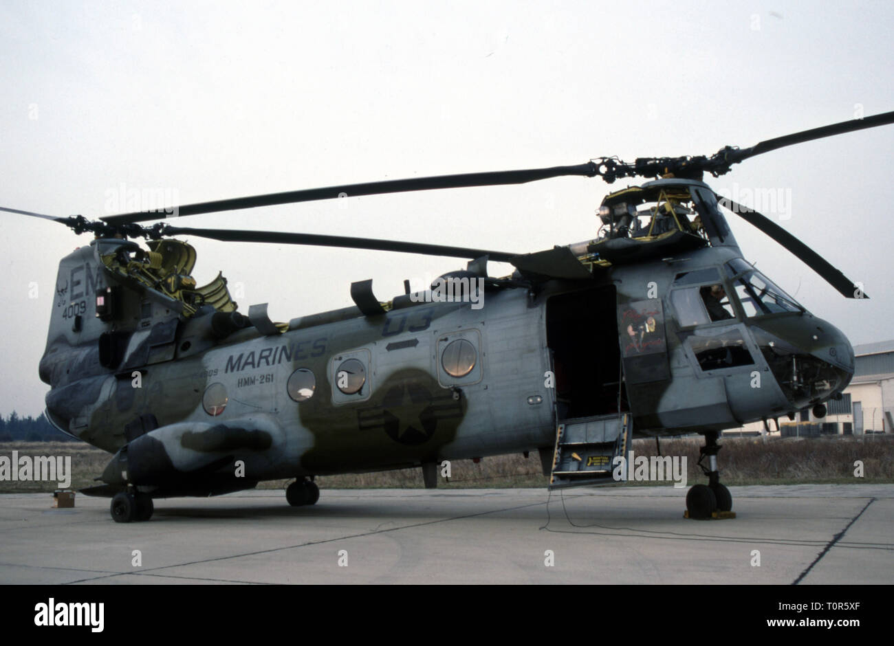 Estados Unidos USMC Marine Corps Boeing-Vertol CH-46E Foto de stock