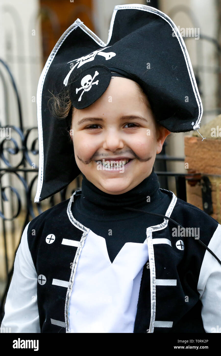 Traje de carnaval pirata fotografías e imágenes de alta resolución - Alamy