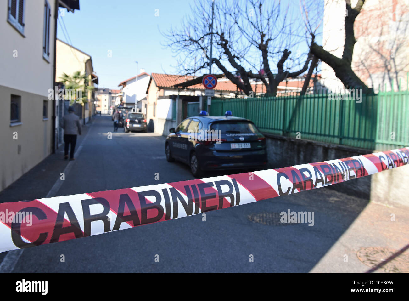 Foto/LaPresse Giordan Ambrico21/03/2019, Settimo Torinese (Italia), perquisizione Sbiaa cronacaCaso Samira una casa CarusoNella foto: Carabinieri e Polizia ScientificaPhoto/LaPresse Giordan Ambrico Marzo 21, 2019 , Settimo Torinese (Italia) newsSamira Sbiaa caso, busque en el Caruso homeIn el pic: policía y policía científica Foto de stock