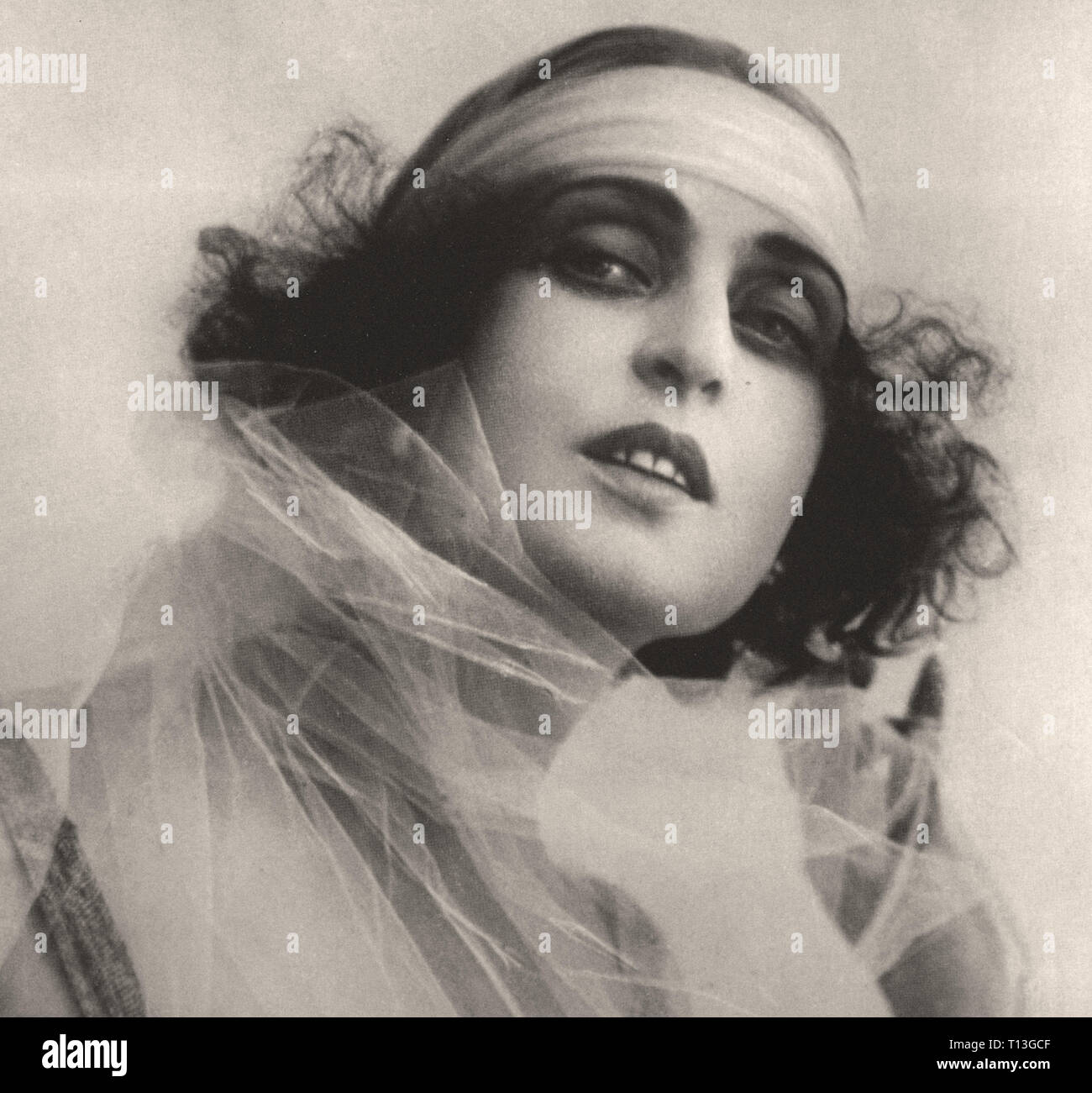 Fotografía promocional del cine mudo italiano Diva - Pina Menichelli -  época del cine mudo Fotografía de stock - Alamy