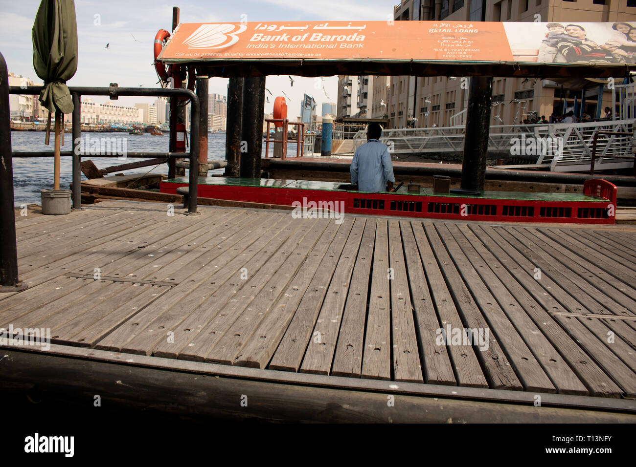 Piso de madera oscura fotografías e imágenes de alta resolución - Alamy