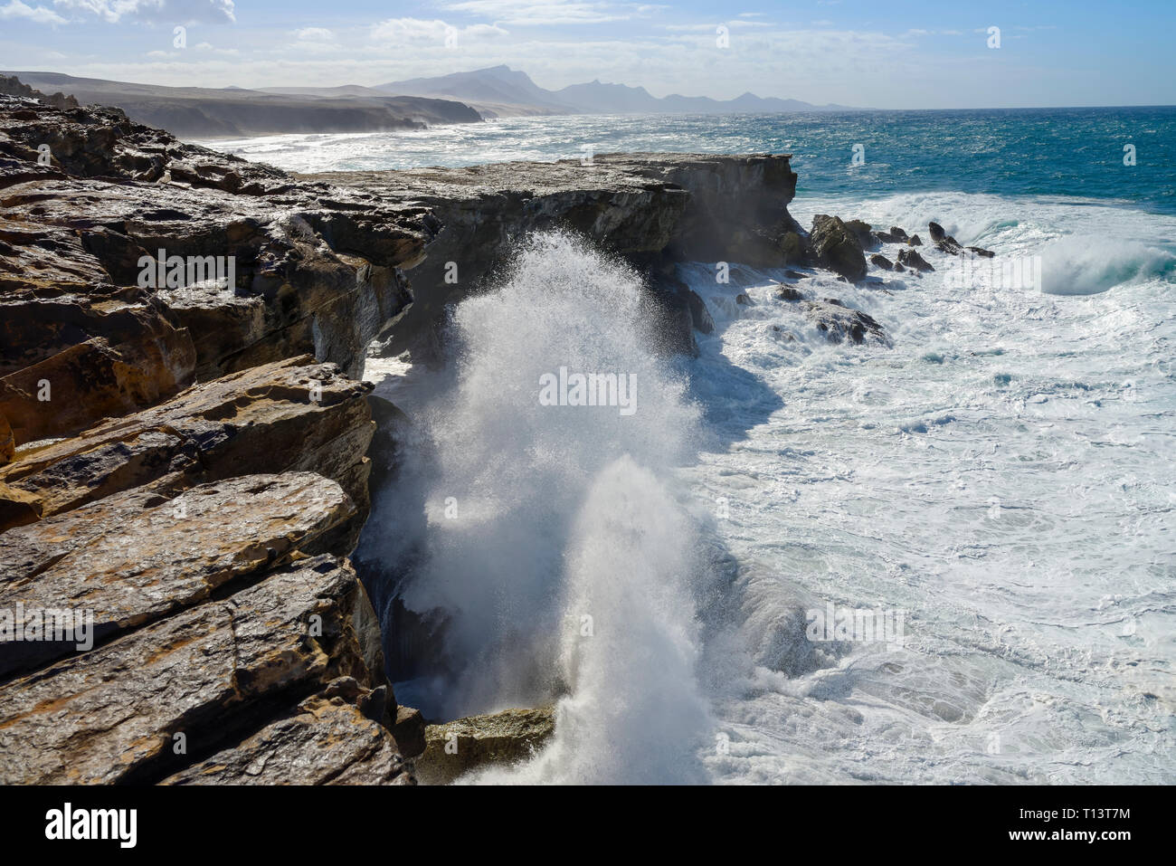 España, Islas Canarias, Fuerteventura, costa rocosa en Punta Guadalupe cerca de El Cotillo Foto de stock