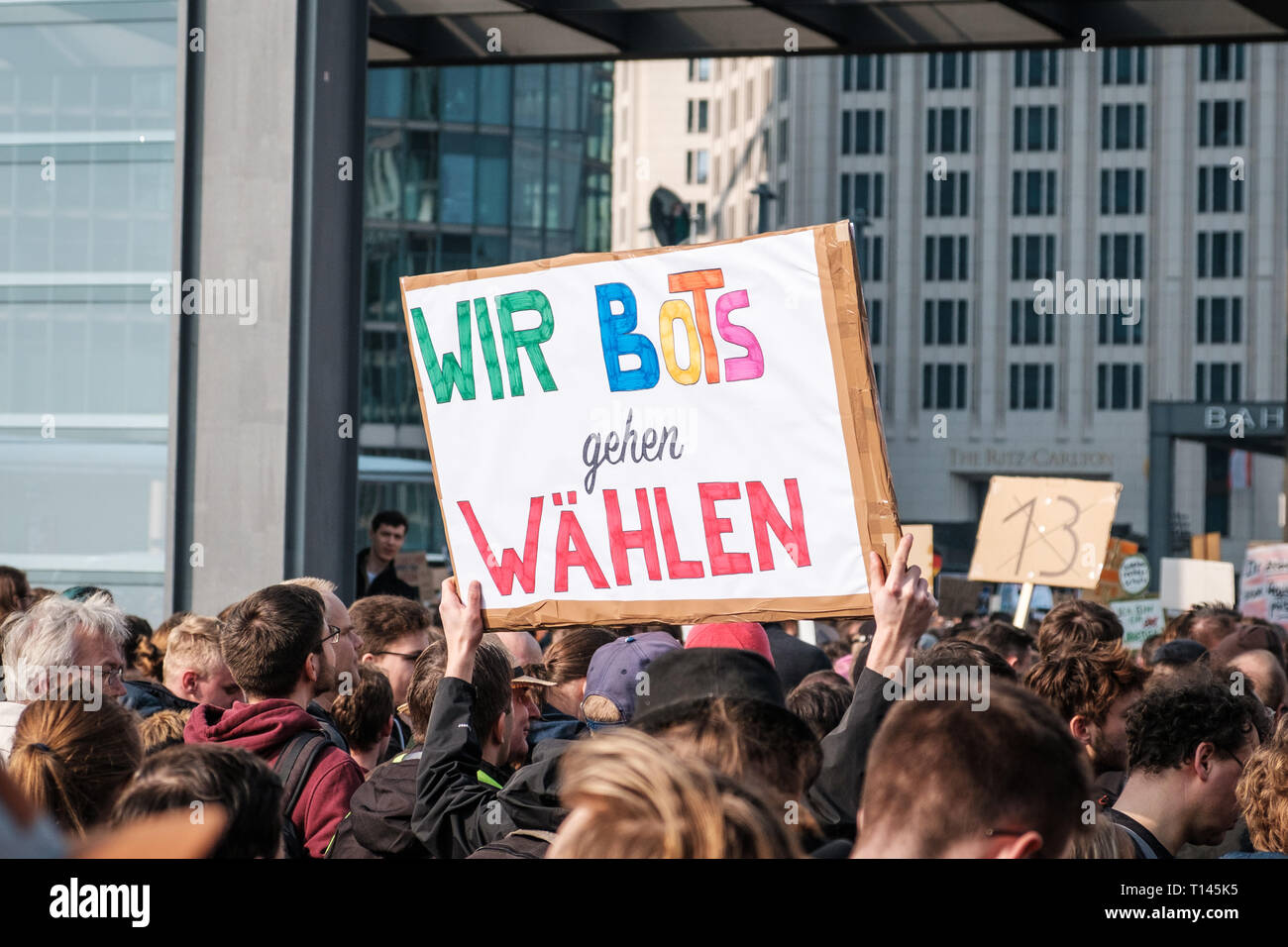 Berlin, Alemania - 23 de marzo de 2019: Manifestación contra la UE copyright / reforma el artículo 11 y el artículo 13 en Berlín, Alemania. Foto de stock