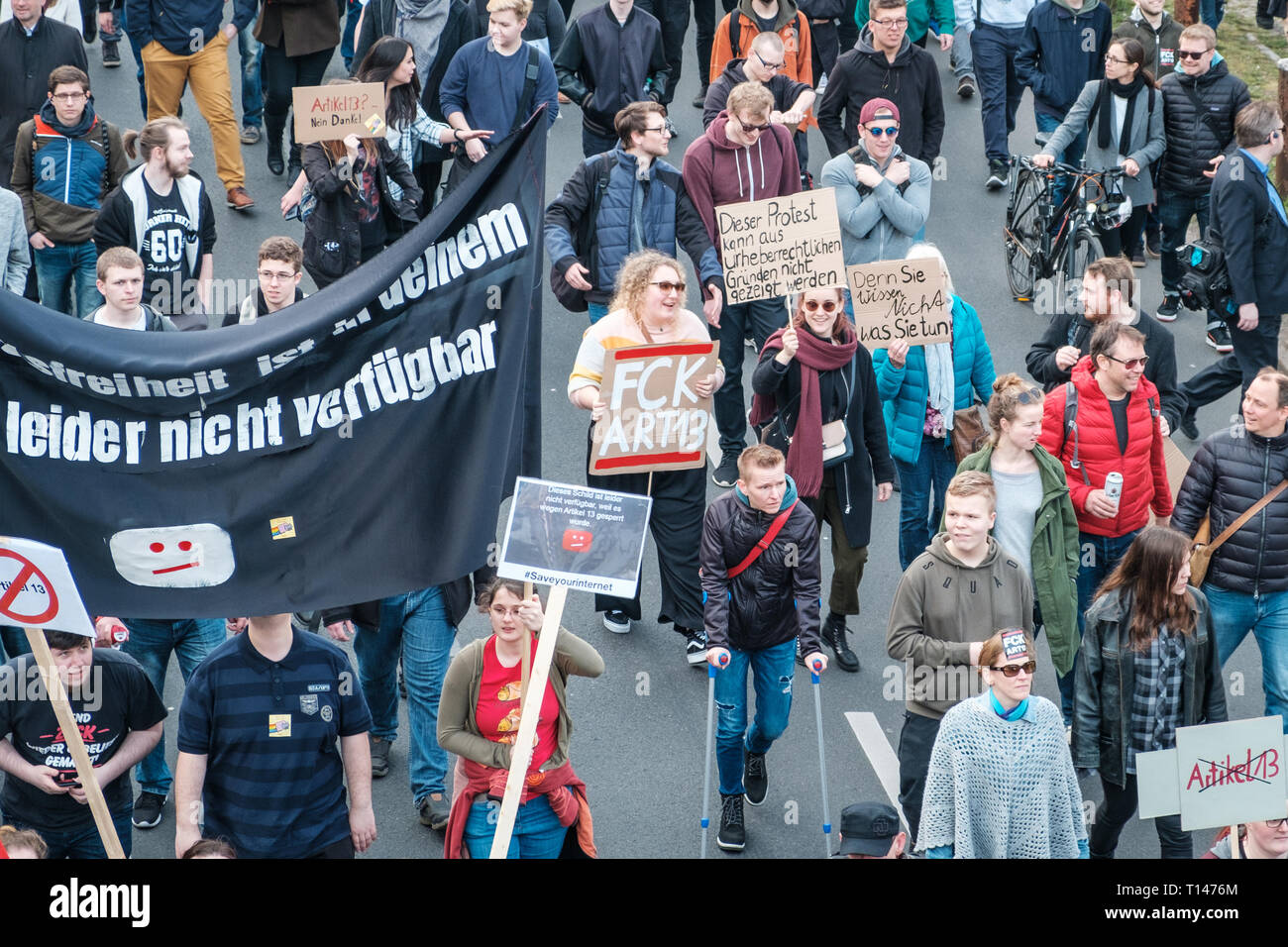 Berlin, Alemania - 23 de marzo de 2019: Manifestación contra la UE copyright / reforma el artículo 11 y el artículo 13 en Berlín, Alemania. Foto de stock